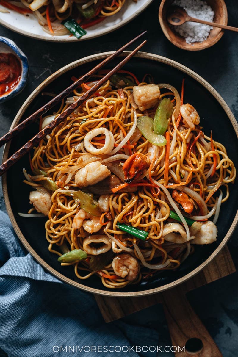 Fried Noodles with Special Seafood (Shrimp, Fish, Squid, Crab)